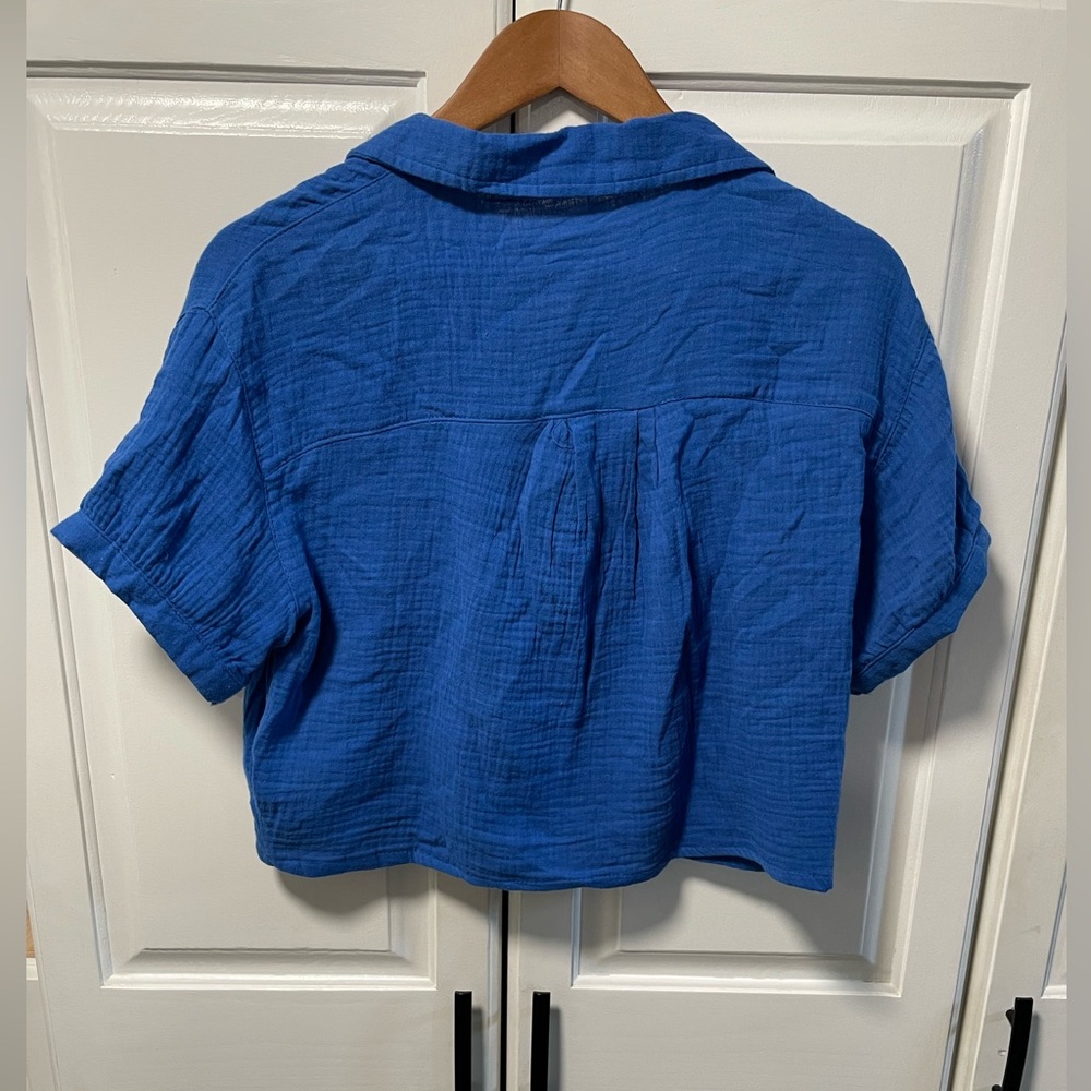 Love Notes Gauze Cropped Button Down Blue size M - Picture 2 of 4